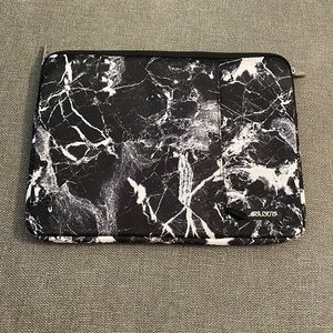 Black and white marble Laptop sleeve